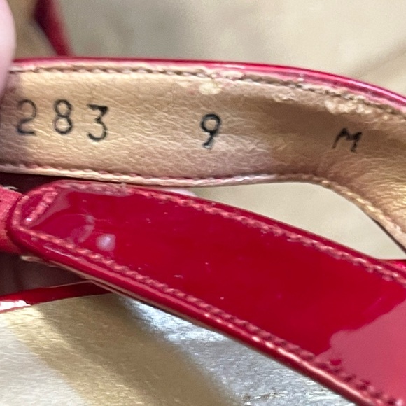 Sexy and stunning Stuart Weitzman red patent leather slingbacks! - Picture 13 of 14